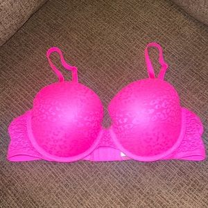 NEW Victoria’s Secret PINK Wear Everywhere T-Shirt Lightly Lined Bra Size 40B